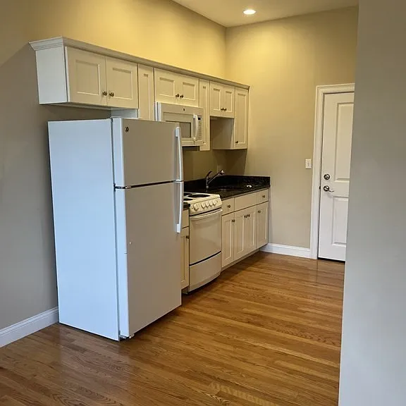 60 Pearl St #304 — Photo 1