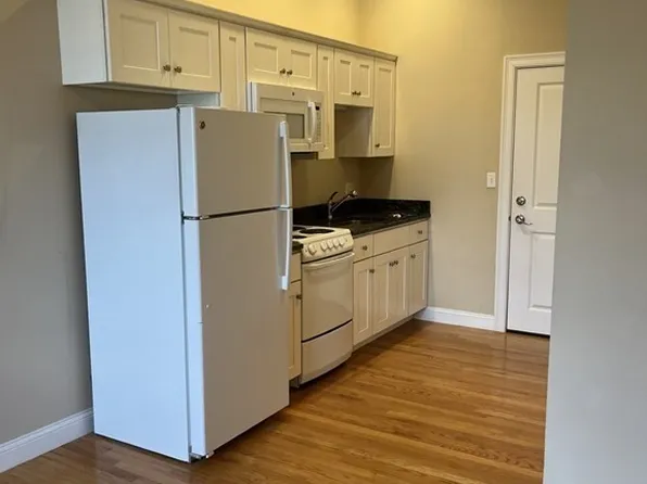 60 Pearl St #304, Braintree, MA 02184