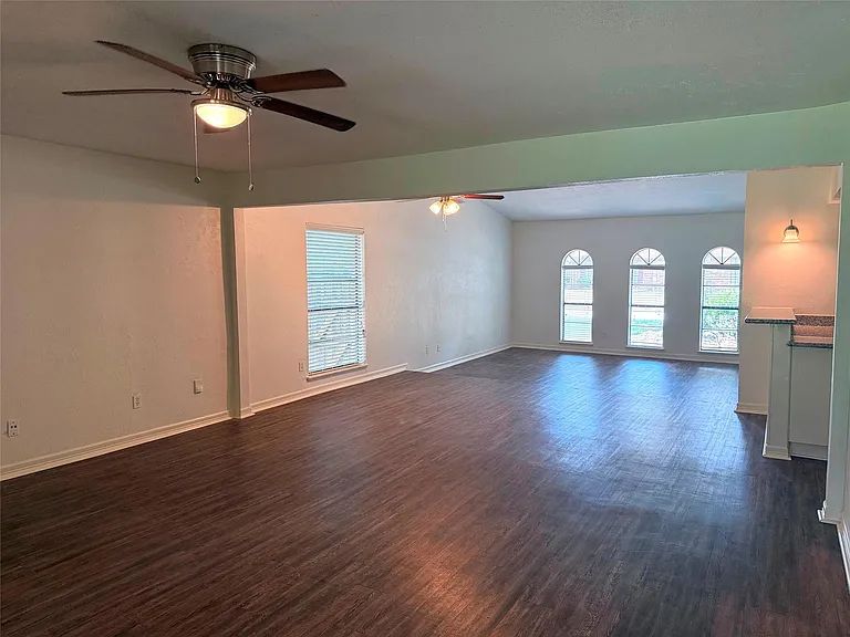 4026 Coltwood Dr — Photo 10