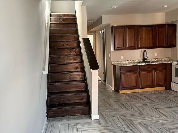 4th image of 1610 W Stiles St APT 2