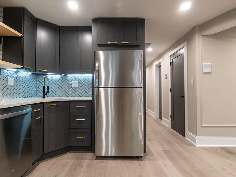 Pf Arg 5400 N. Paulina — Photo 5