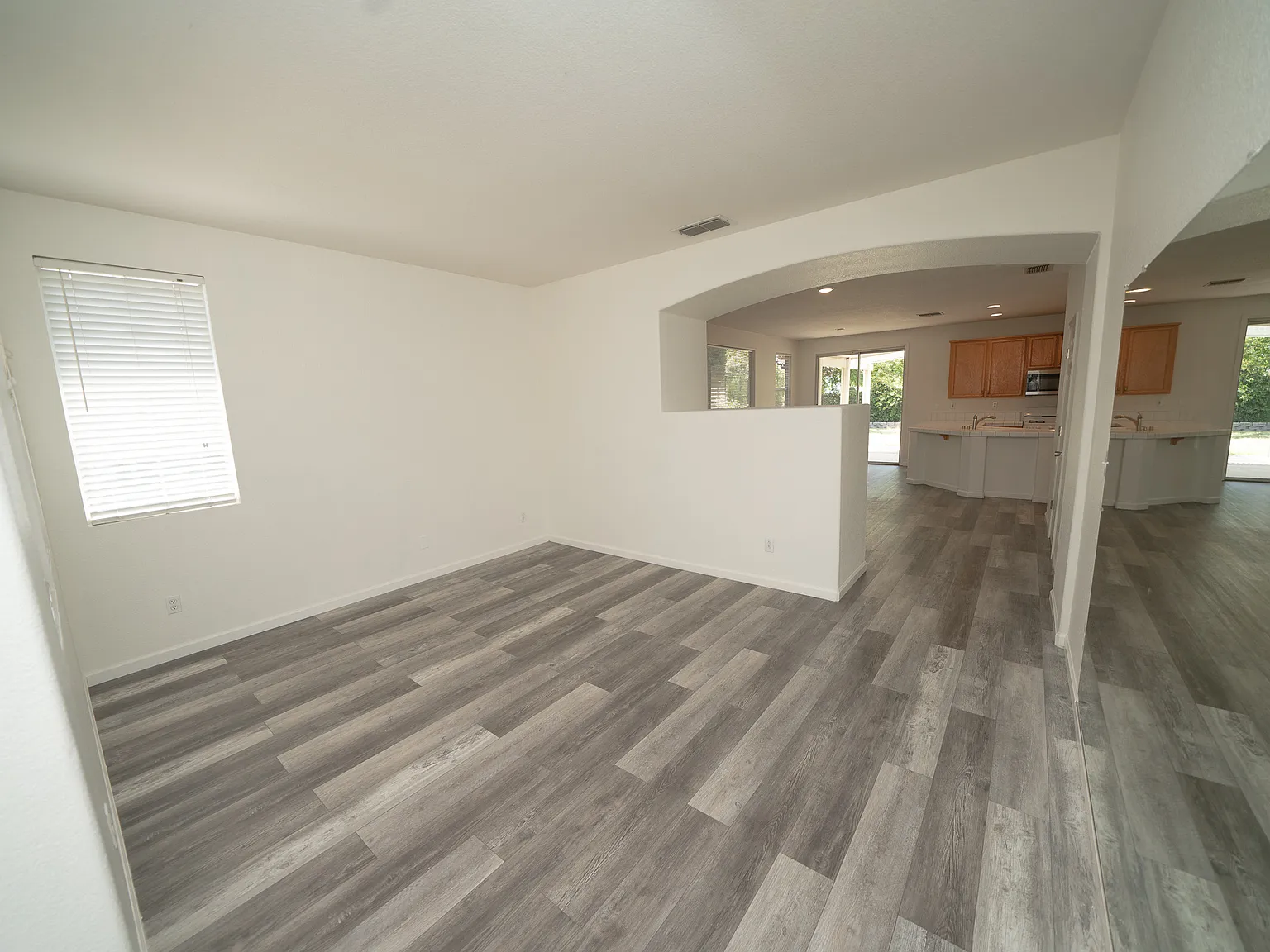3 bed, 1362 sqft, $2,595 — Photo 3