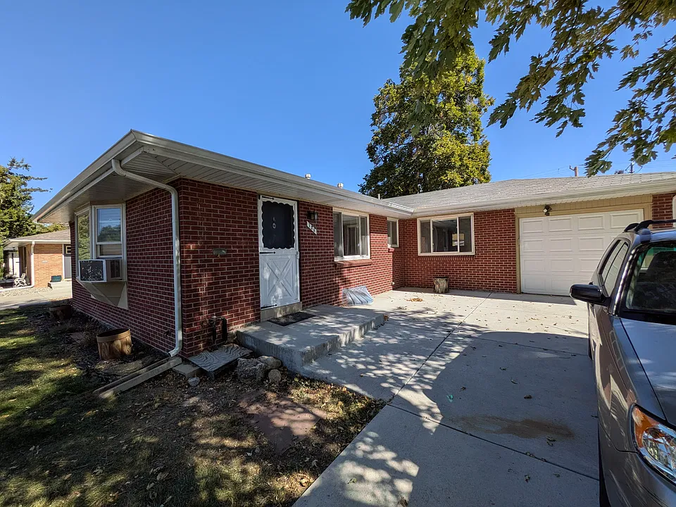 126 Agate Way