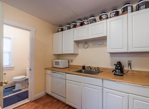 31 Kitchen. 1/2 BA. Laundry