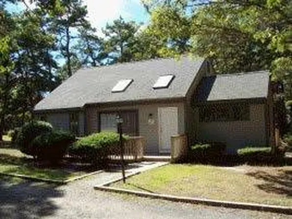 49 Four Seasons Dr, Mashpee, MA 02649