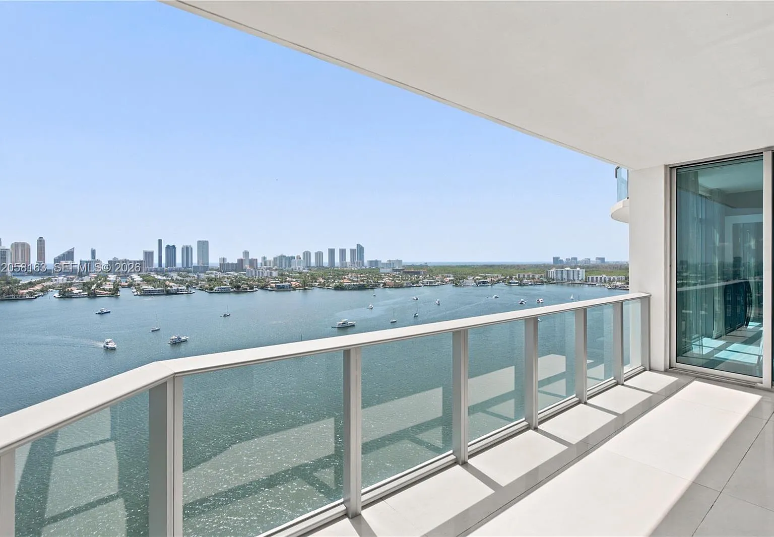 Marina Palms Residences N — Photo 1