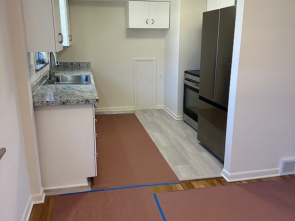Looking from entrance into kitchen.