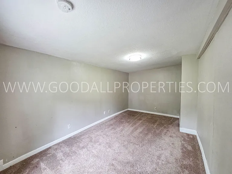 5000 SW 8th St — Photo 11