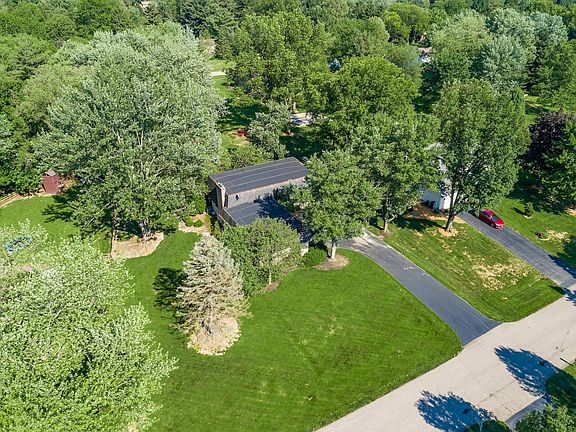 2nd image of 13814 Stonehenge Cir NW