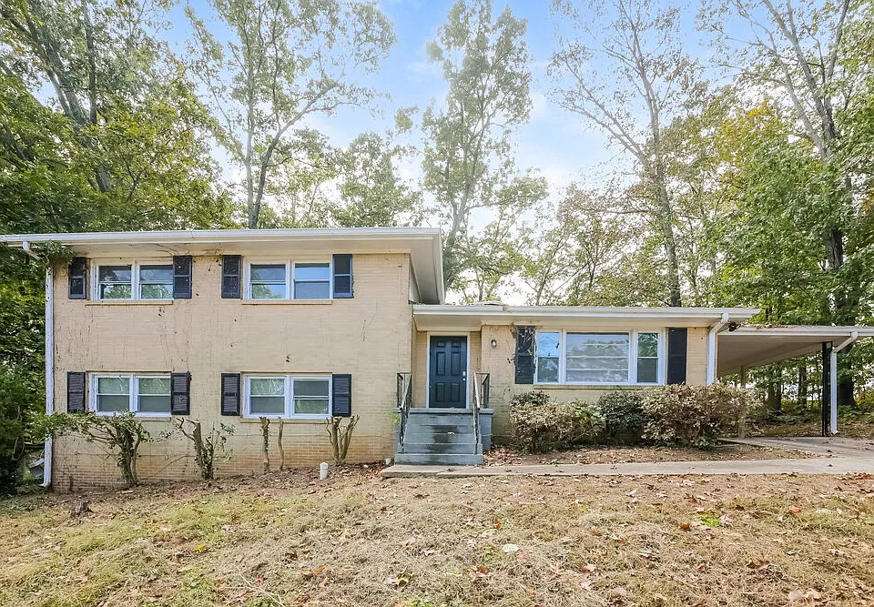 2407 Oakridge Ct