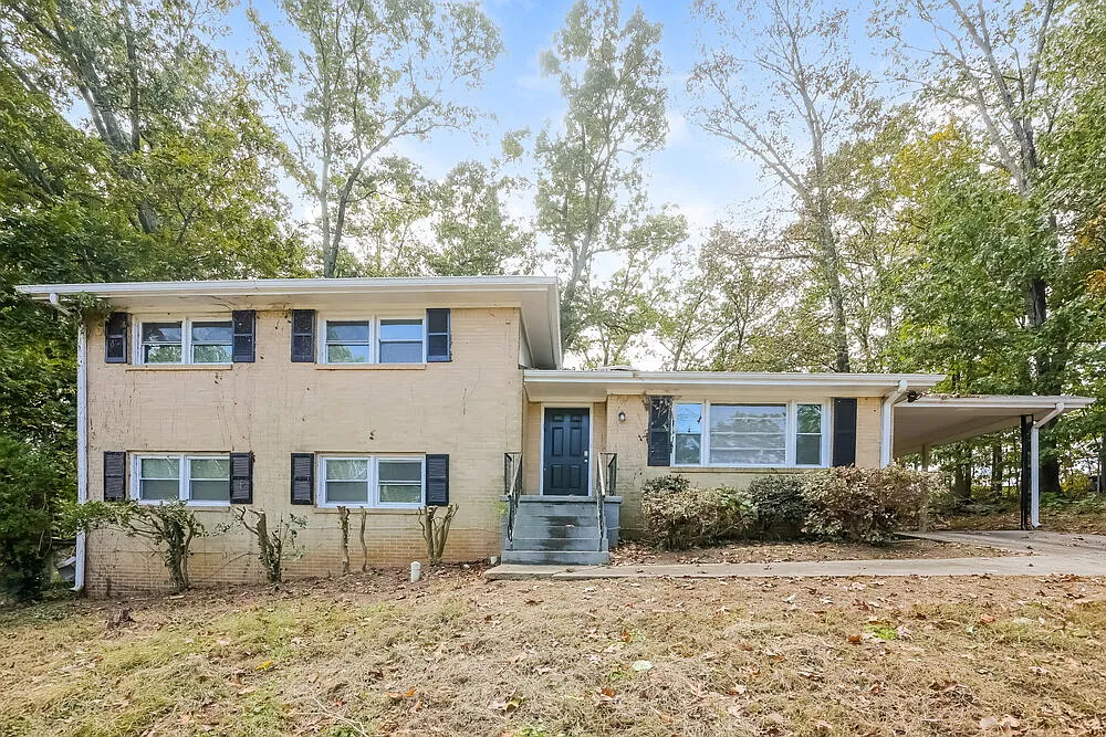 2407 Oakridge Ct photo 1