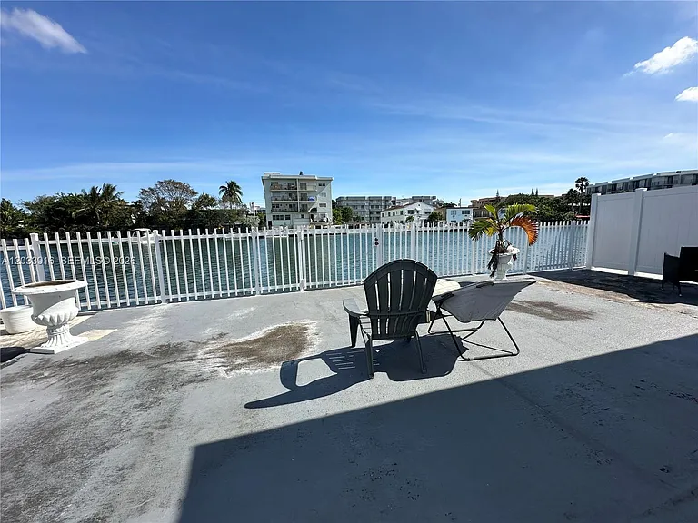 8205 Crespi Blvd #3 — Photo 11