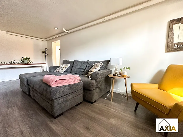 755 N Birch St — Photo 3
