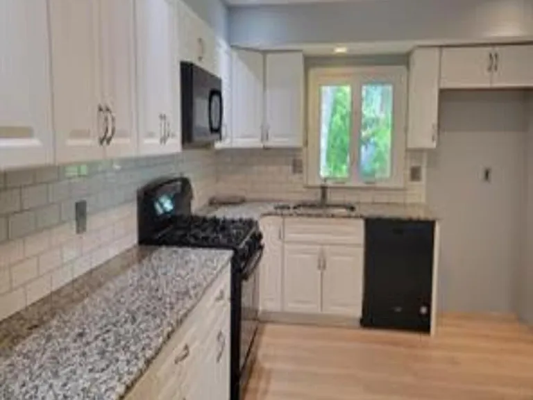 1423 Carson Rd — Photo 3