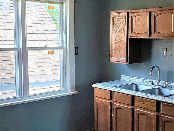 3rd image of 244 Pershing Ave