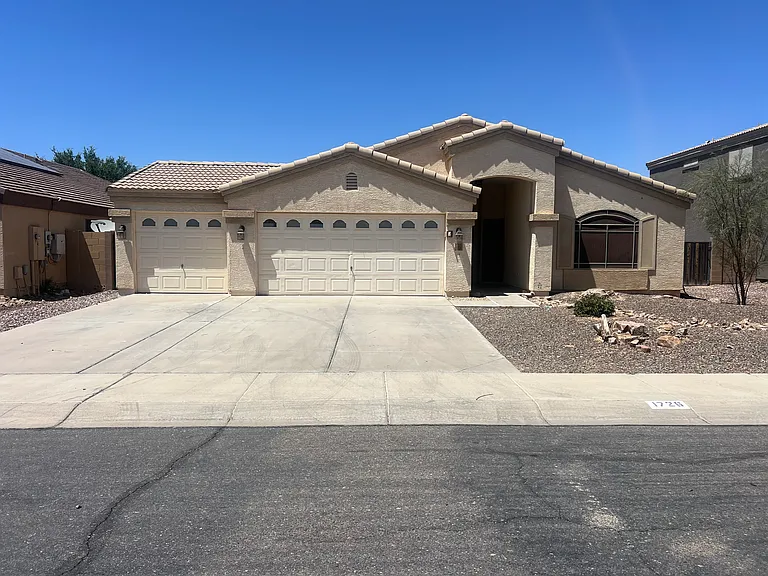 1726 E Oquitoa Dr — Photo 1