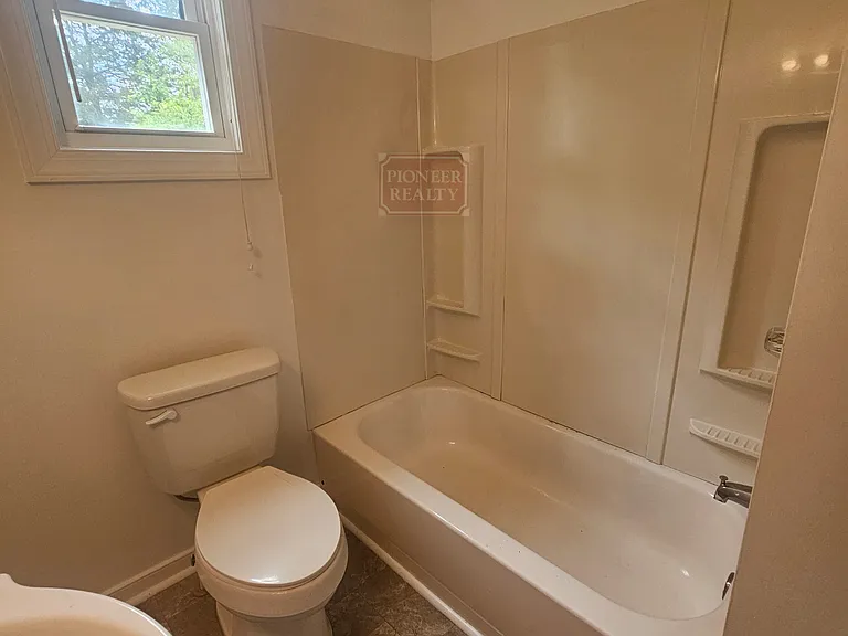 316 Brandon Rd — Photo 10