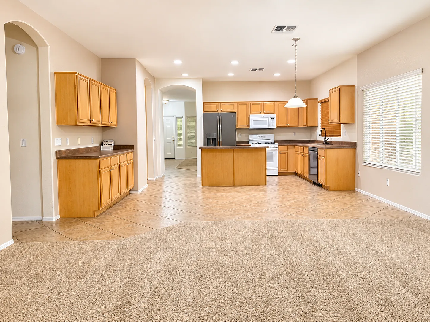 4 bed, 2082 sqft, $2,495 — Photo 3