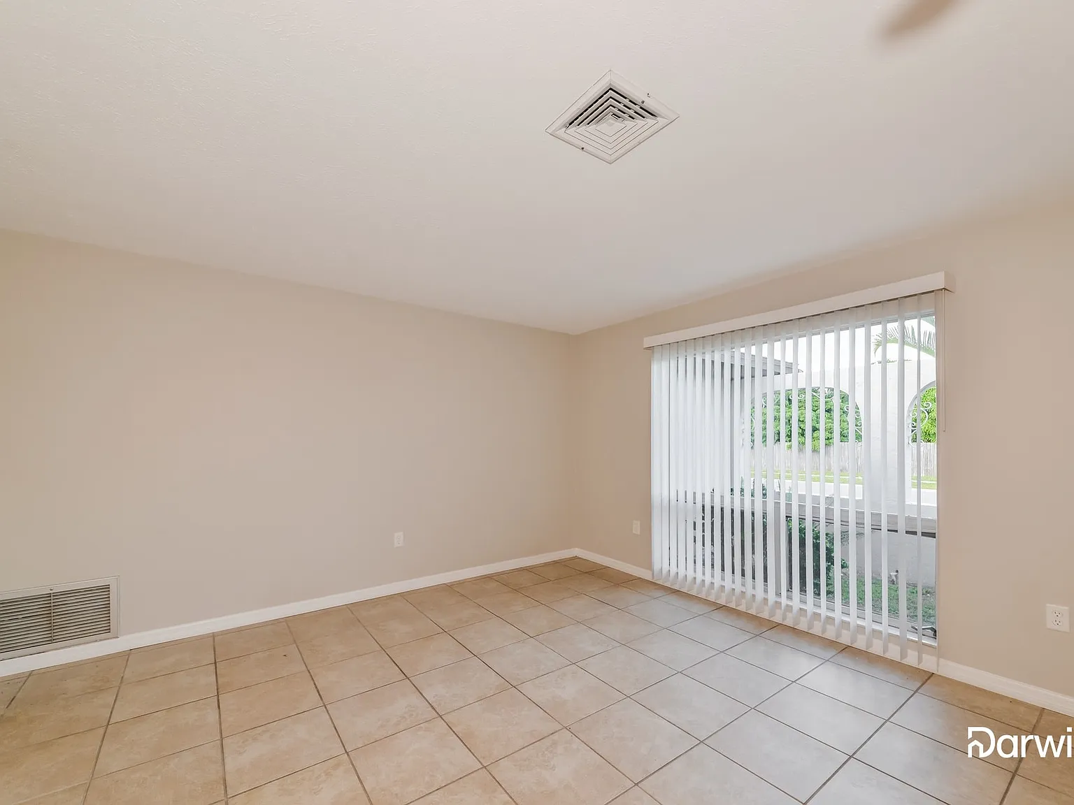 3 bed, 2.0 bath, 1393 sqft, $2,395 — Photo 4