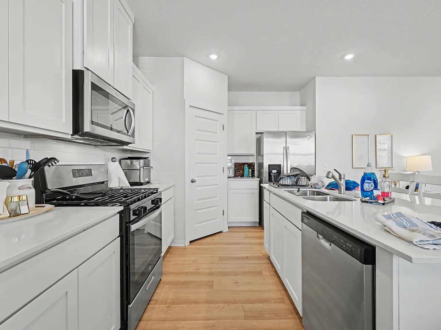 3 bed, 1688 sqft, $1,900 — Photo 4