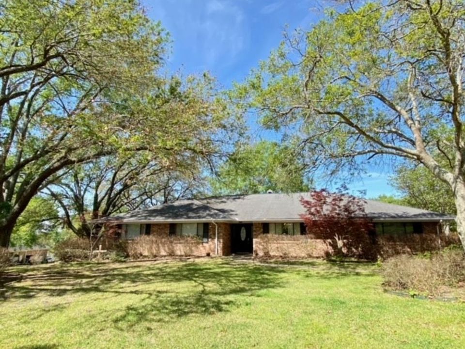 1st image of 3305 Churchill Dr