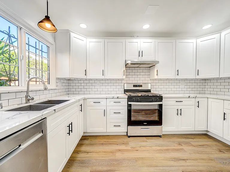 815 N Curson Ave — Photo 45