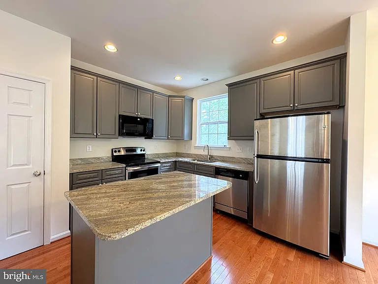 3639 Glouster Dr — Photo 9