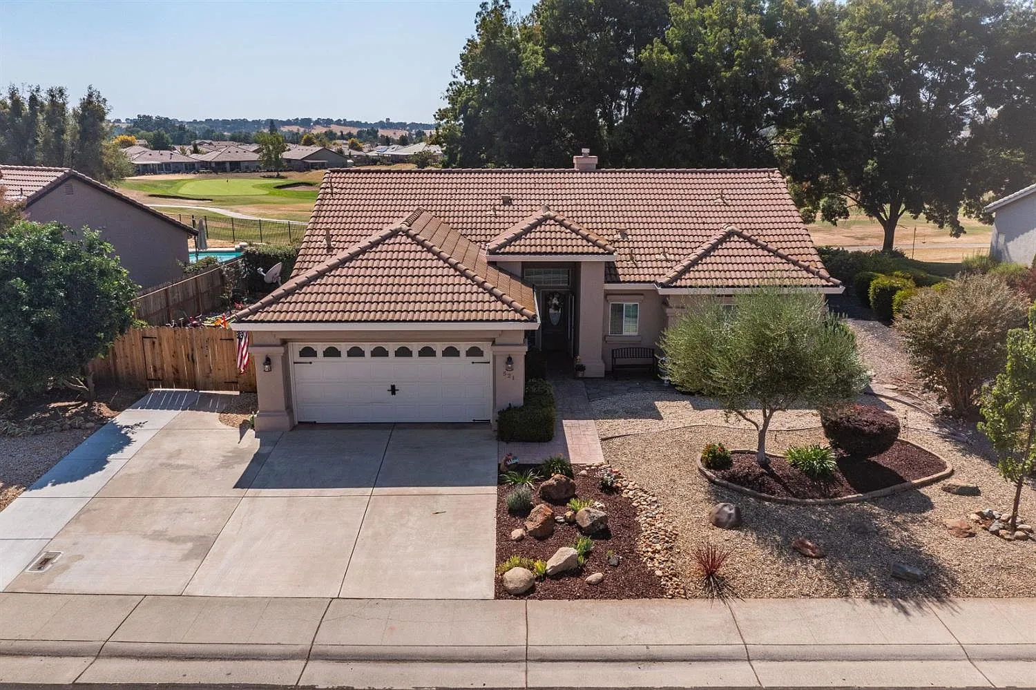 521 Fairway Dr photo 1