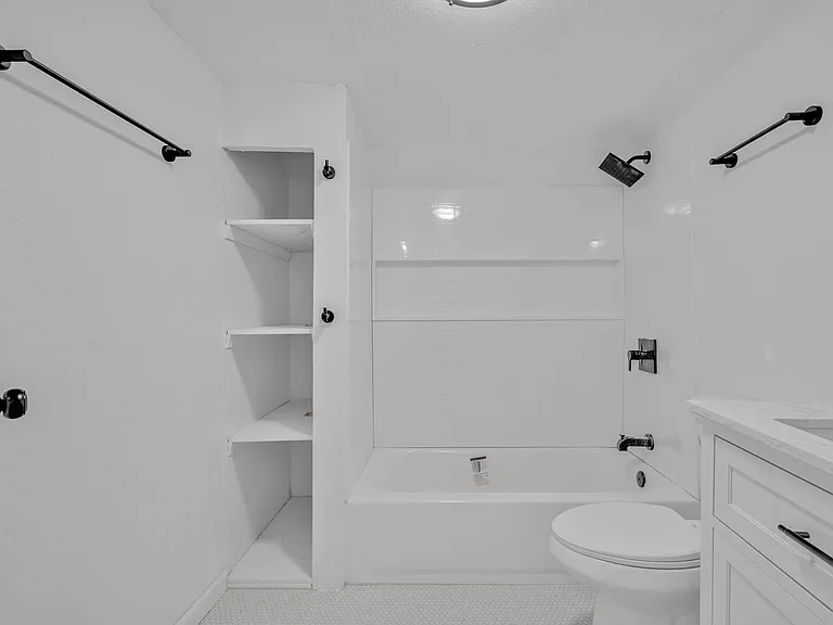 1128 W Broadway St — Photo 17