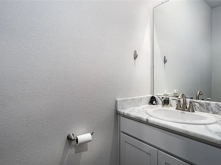 10622 Eustis Dr — Photo 16