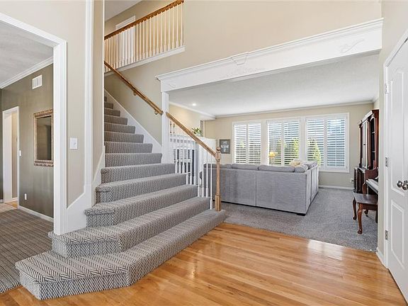 3rd image of 15821 Rosewood St