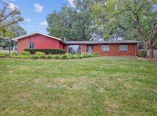 2730 Erb Rd, Saint Louis, MO 63129