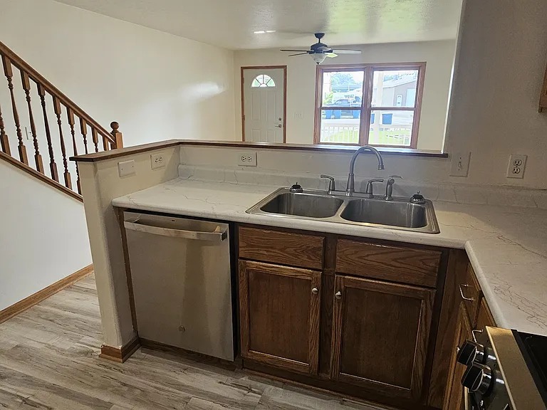 904 Liberty St — Photo 8