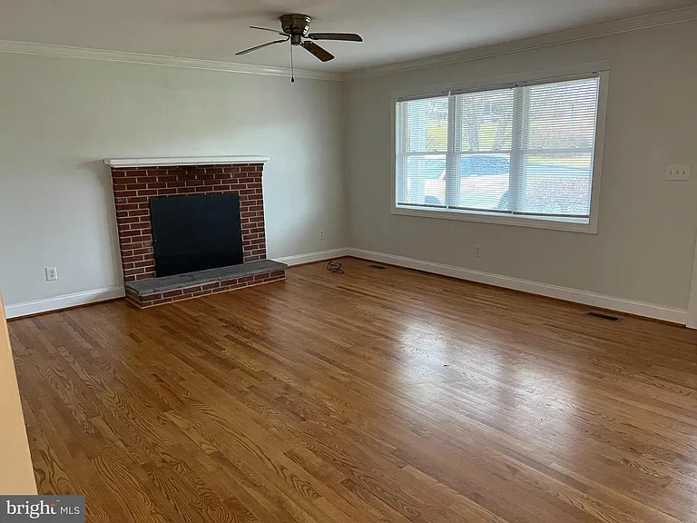 810 Wisteria Dr — Photo 5