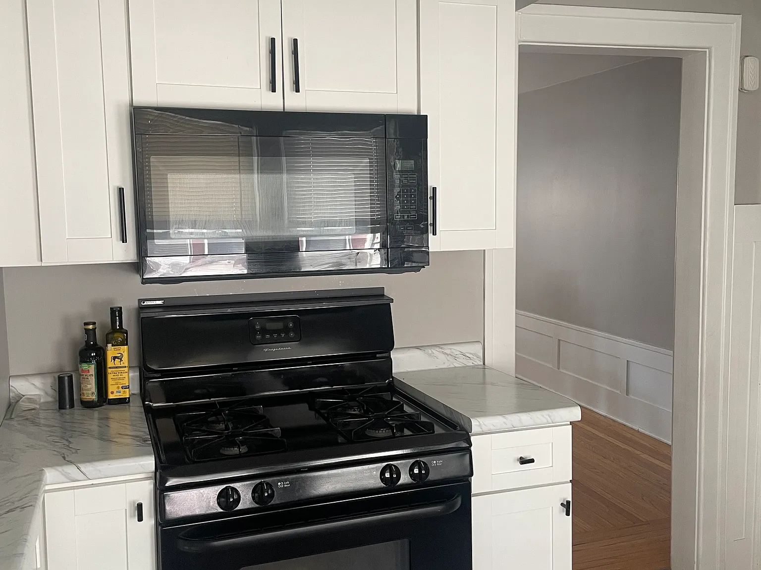 3 bed, 1400 sqft, $1,600 — Photo 2