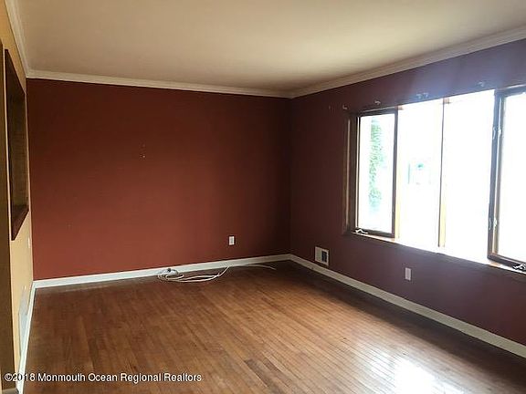 5th image of 159 Maine St