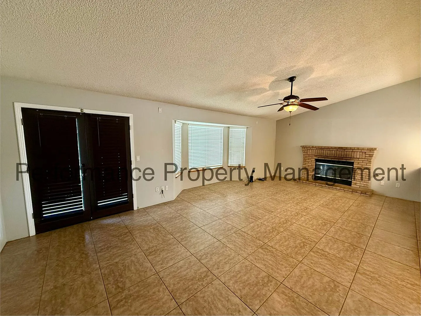 Cute 3 Bed/2 Bath NW Bakersfield Home w/ Pool, RBP & Deposit Alternative Option — Photo 3