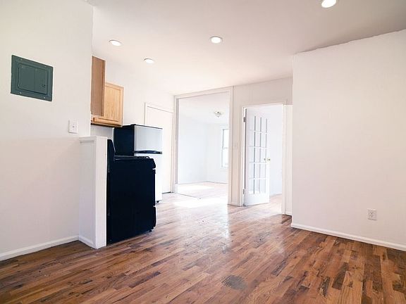 2nd image of 182 Green St #3R