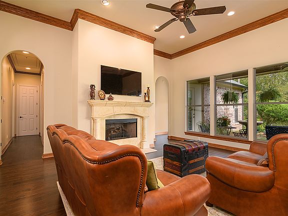 4th image of 1166 Waters Edge Cir