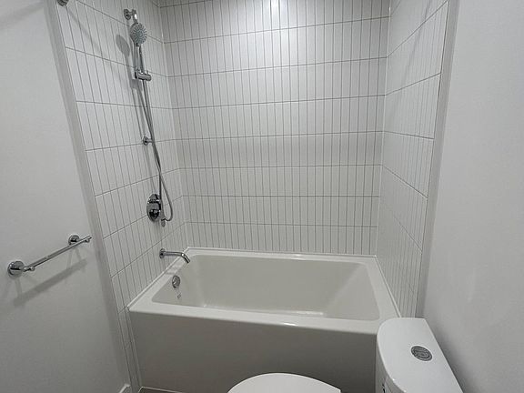 4th image of 2450 Garden Dr #324