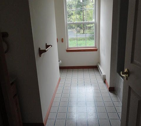 4th image of 12 Southridge Dr
