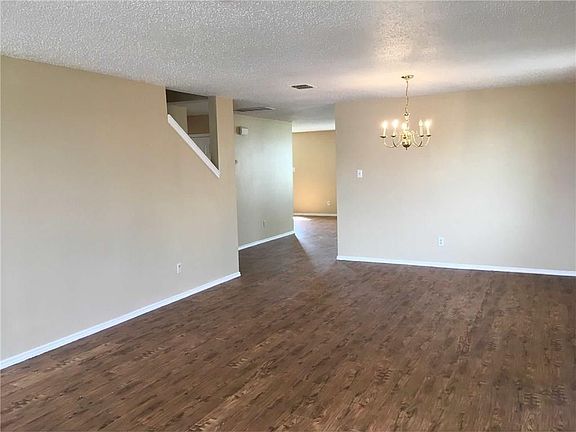 3rd image of 1724 Creek Bend Ln