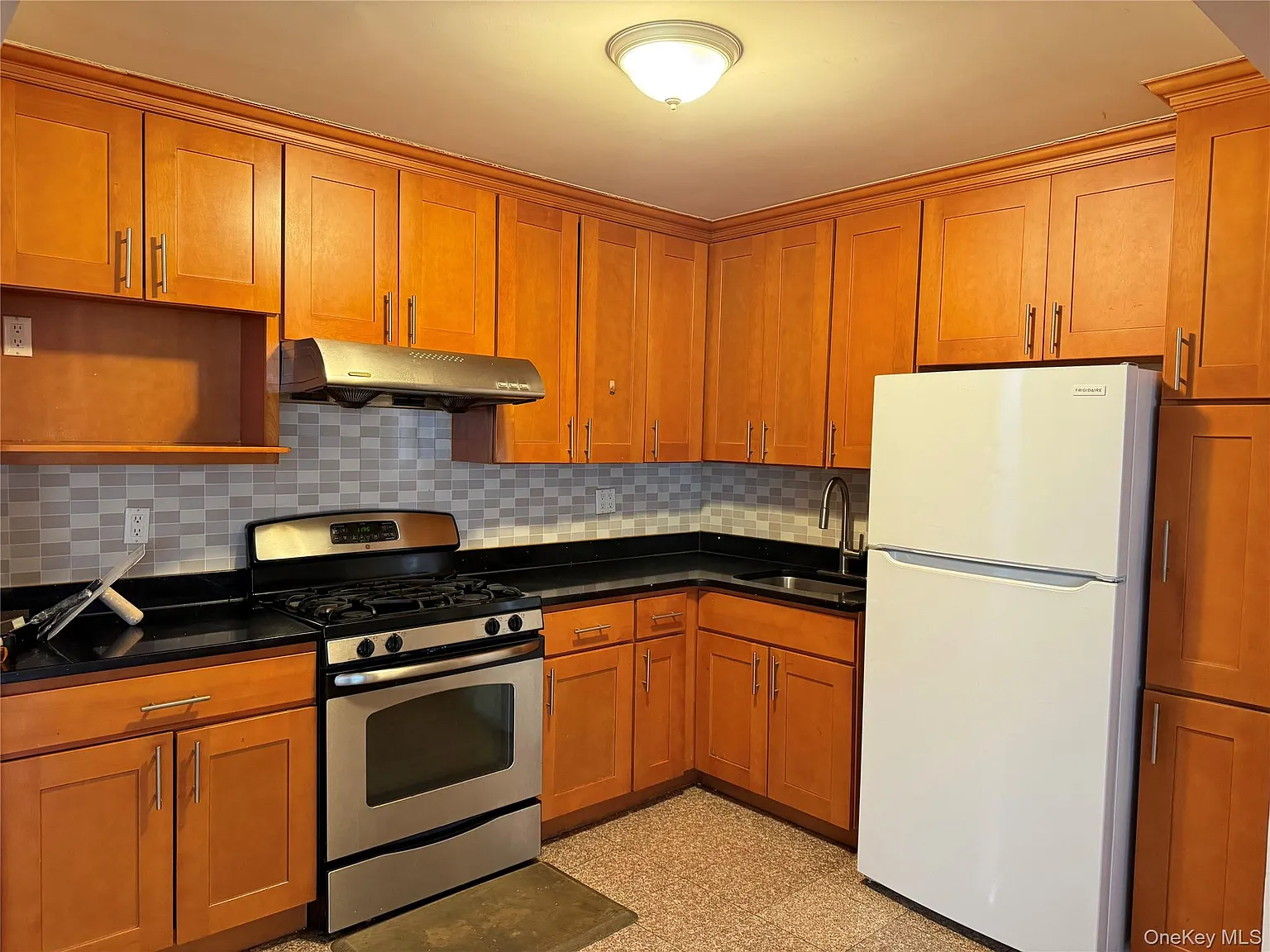 3 bed, 1.5 bath, 2939 sqft, $3,100 — Photo 1