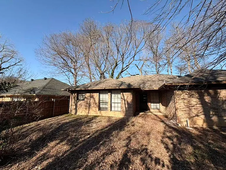 212 Darrin Dr — Photo 10