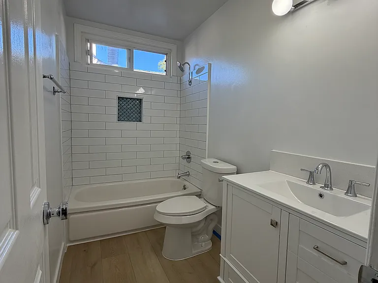 417 W Columbia Rd — Photo 12