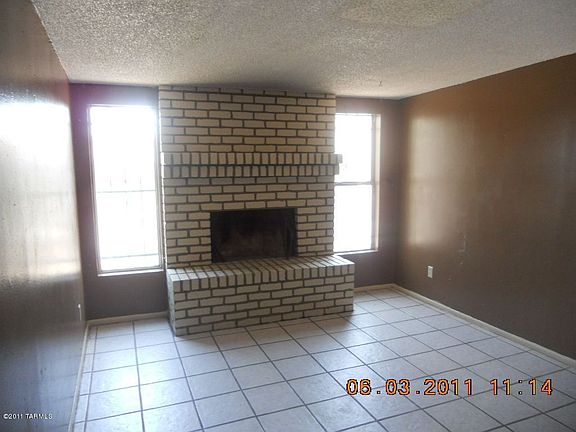 3rd image of 4842 S Calle Miura