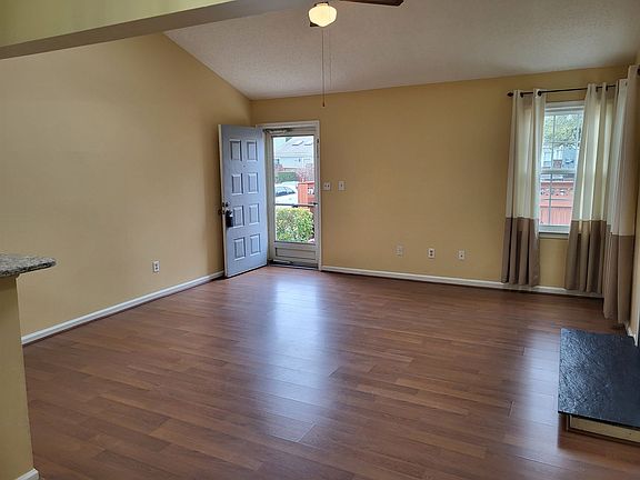 4th image of 1424 Lake Geneve Dr