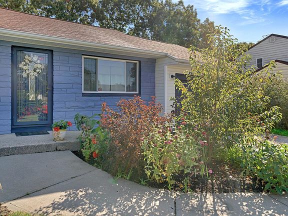 4th image of 366 Eastwood Blvd