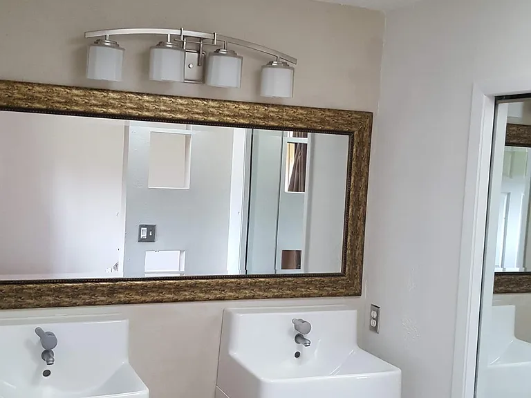 Master Bath (2nd Floor)