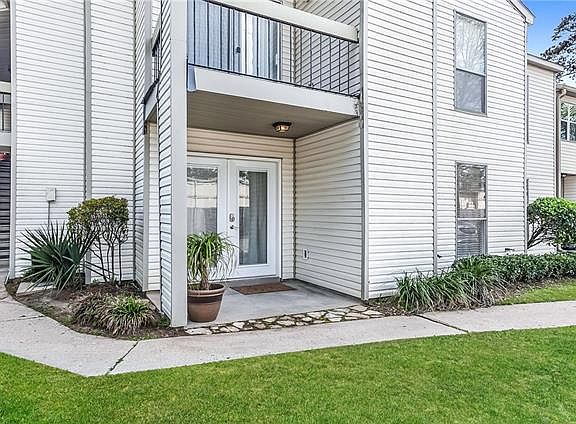 2nd image of 211 Parkview Blvd #211